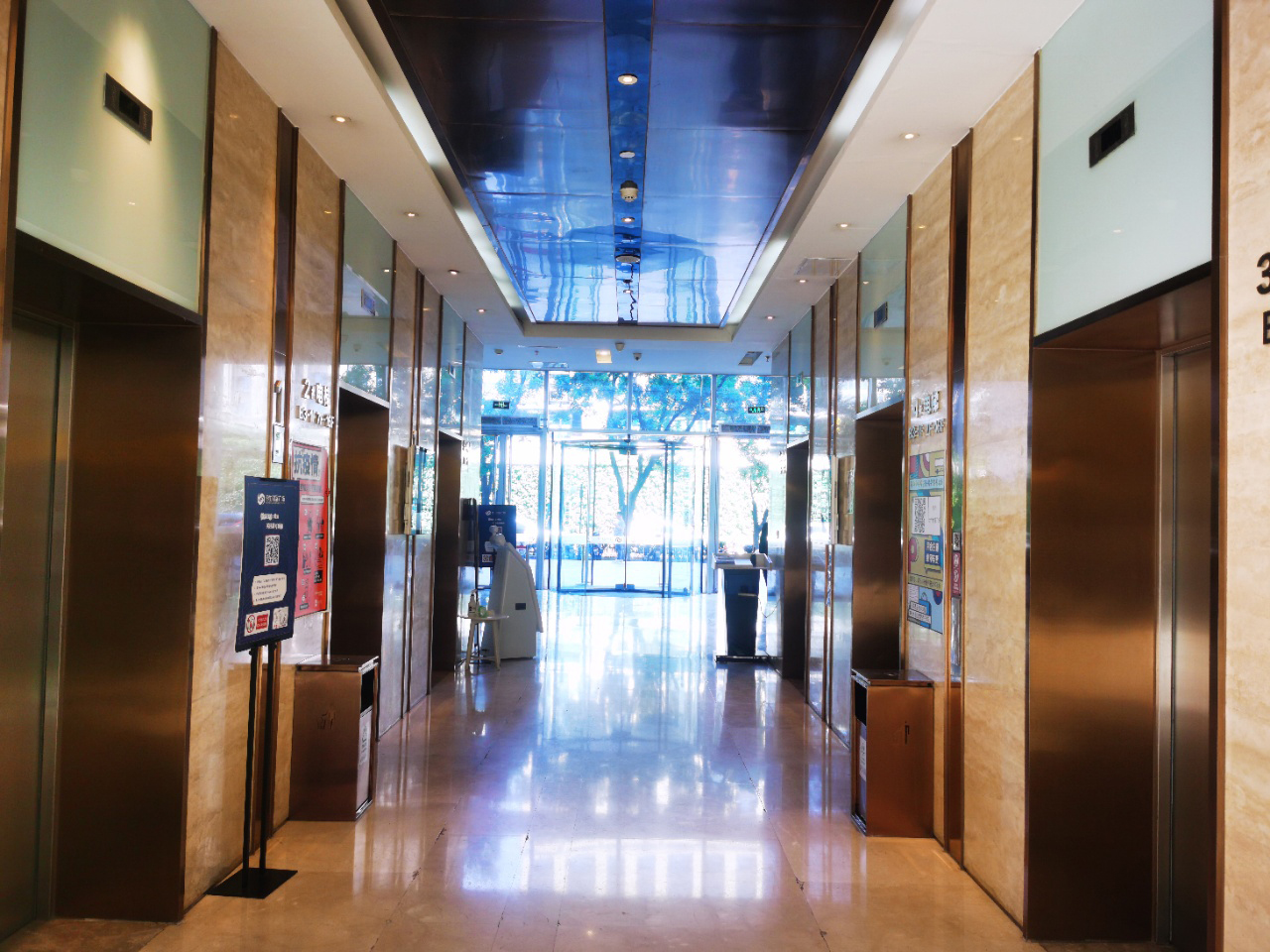 合生财富广场电梯厅